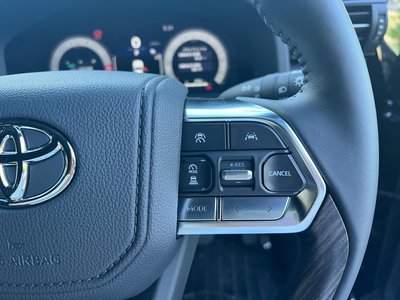 2025 Toyota LAND CRUISER 300 — миниатюра 26