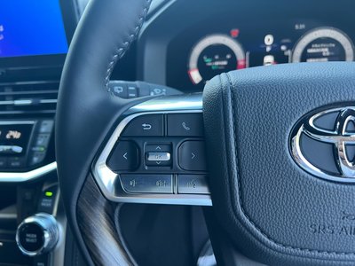 2025 Toyota LAND CRUISER 300 — миниатюра 25