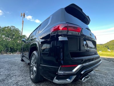 TOYOTA LAND CRUISER 300 - 10