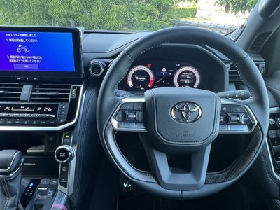 2025 Toyota LAND CRUISER 300 — миниатюра 24