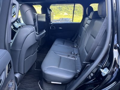 2025 Toyota LAND CRUISER 300 — миниатюра 18