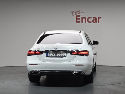 MERCEDES-BENZ E-CLASS - 4