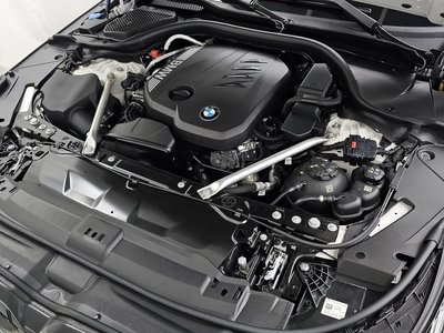 2025 BMW 5 SERIES 照片 7