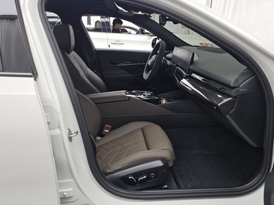 2025 BMW 5 SERIES 缩略图 17