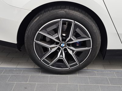 2025 BMW 5 SERIES 照片 6