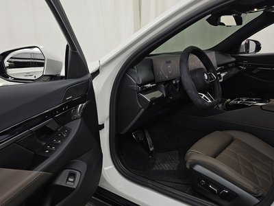 2025 BMW 5 SERIES 缩略图 13