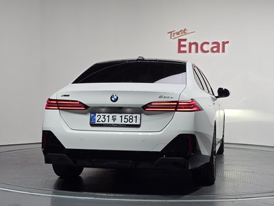 2025 BMW 5 SERIES 照片 3