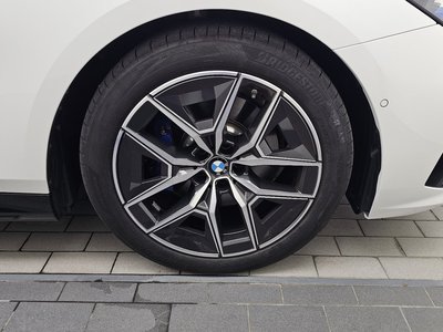 2025 BMW 5 SERIES 照片 8