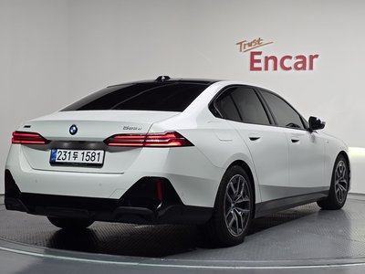 2025 BMW 5 SERIES 照片 4