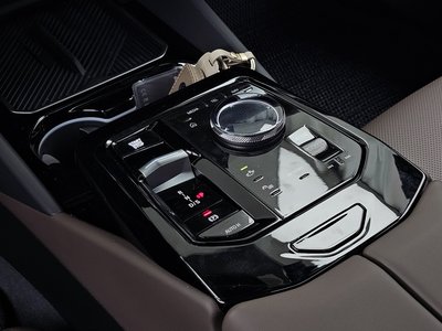 2025 BMW 5 SERIES 缩略图 12