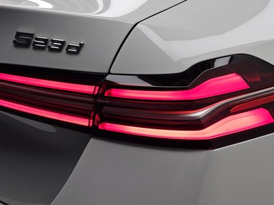 2025 BMW 5 SERIES 照片 10