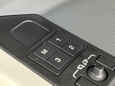 LAND ROVER DEFENDER - 10