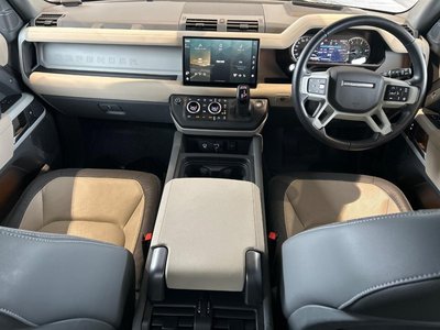 LAND ROVER DEFENDER - 2