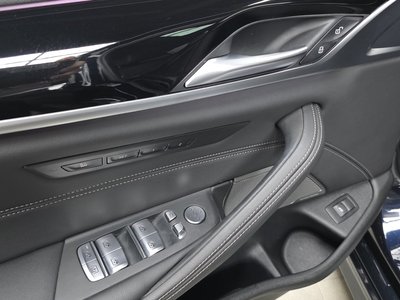 2022 BMW 5 SERIES — миниатюра 29