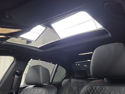 2022 BMW 5 SERIES — миниатюра 32
