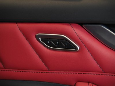 2023 Maserati LEVANTE thumbnail 34