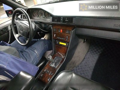 MERCEDES-BENZ E-CLASS - 3