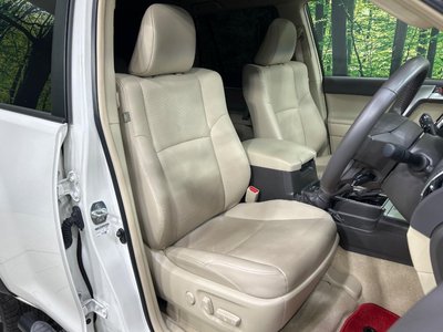 TOYOTA LAND CRUISER PRADO - 8