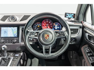 PORSCHE MACAN - 5