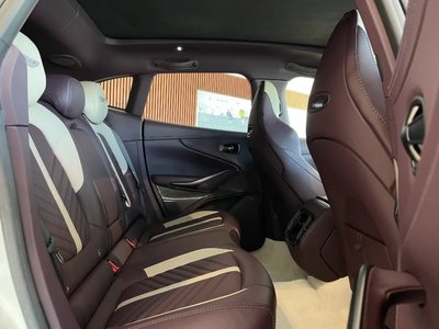صورة 9 لـ 2026 Aston Martin DBX