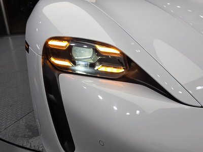 2022 Porsche TAYCAN 照片 9