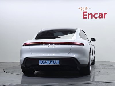 2022 Porsche TAYCAN 照片 3