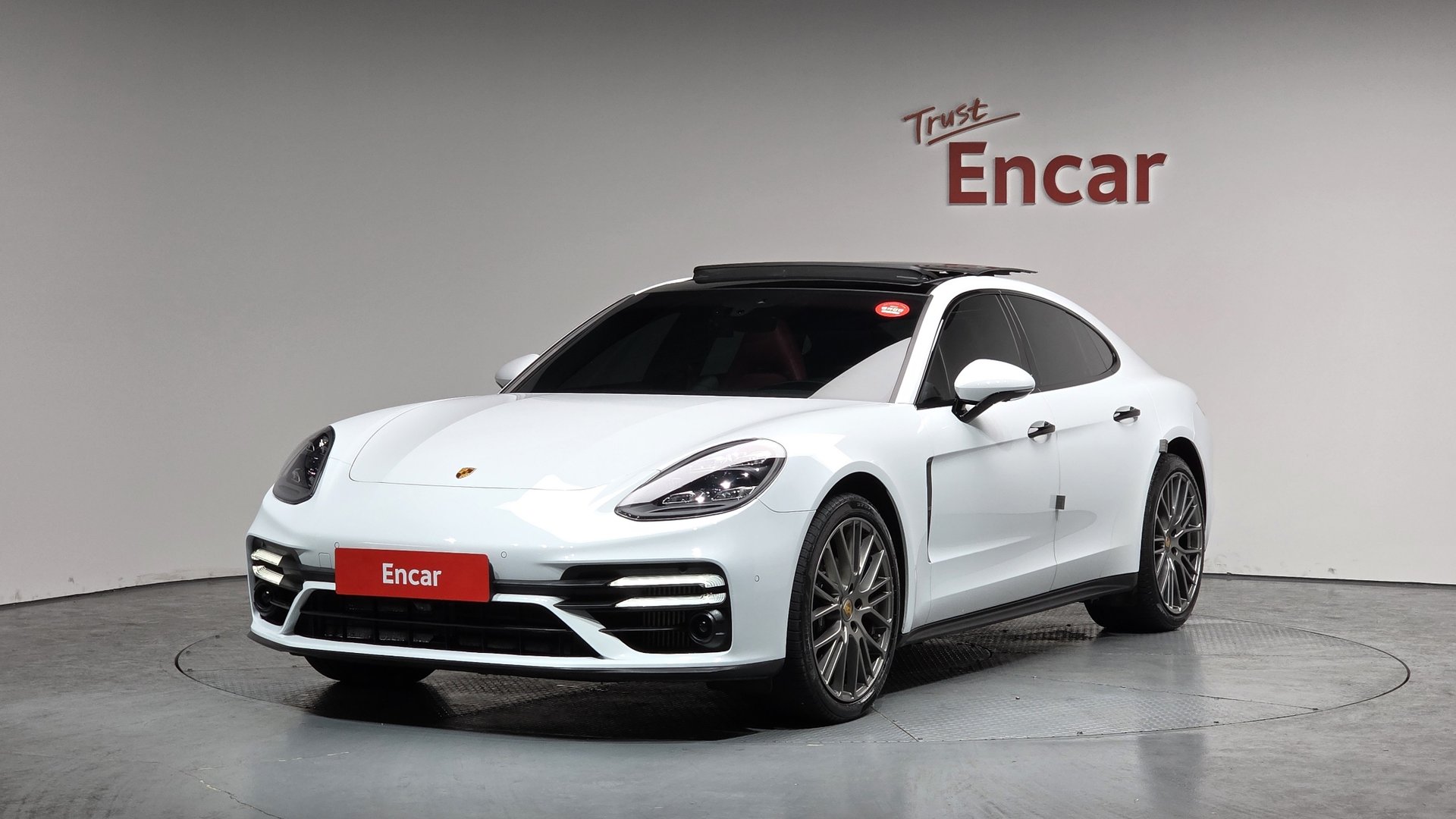 PORSCHE PANAMERA - View 1