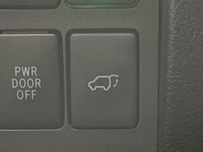 TOYOTA LAND CRUISER 200 - 7