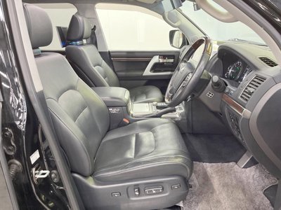 TOYOTA LAND CRUISER 200 - 9