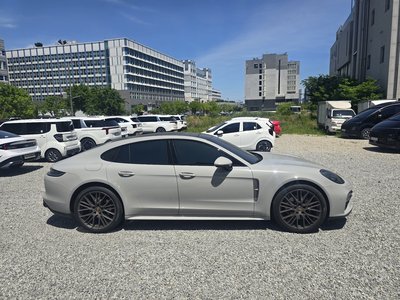 2022 Porsche PANAMERA 照片 3
