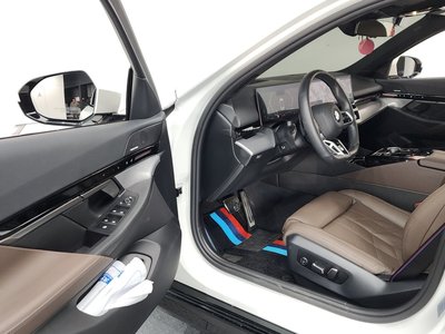 صورة مصغرة 13 لـ 2024 BMW 5 SERIES