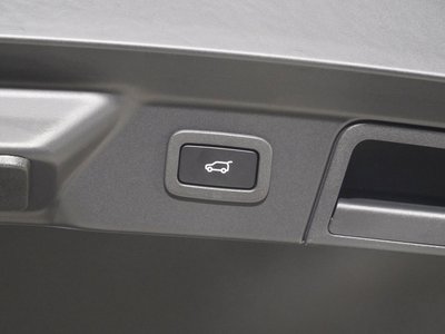 LAND ROVER RANGE ROVER VELAR 2022 thumbnail 43