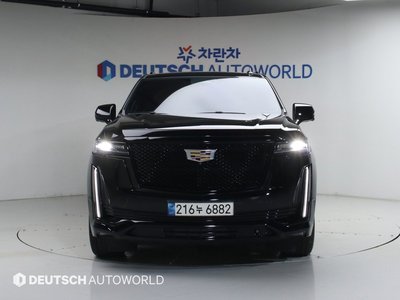 2023 Cadillac ESCALADE 5TH GENERATION photo 2