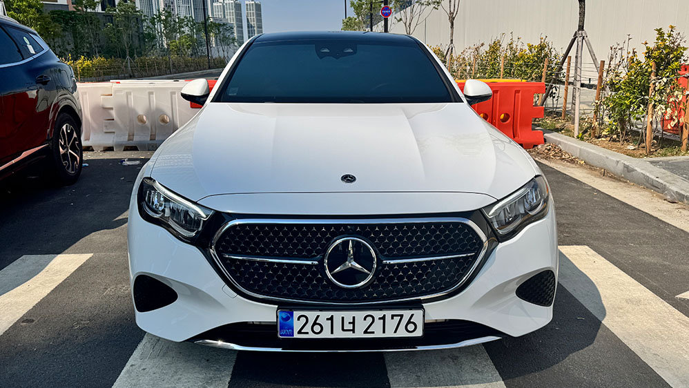 MERCEDES-BENZ E-CLASS - View 1