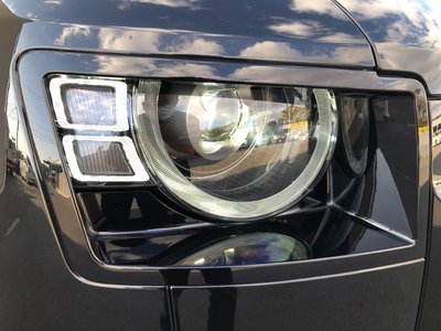 LAND ROVER DEFENDER - 10