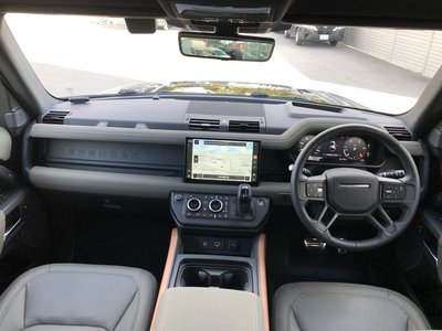 LAND ROVER DEFENDER - 4