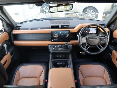 LAND ROVER DEFENDER - 4