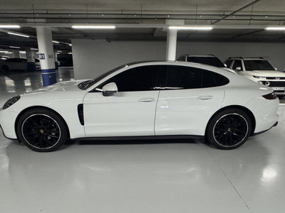 PORSCHE PANAMERA - 4