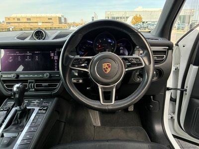 PORSCHE MACAN - 9