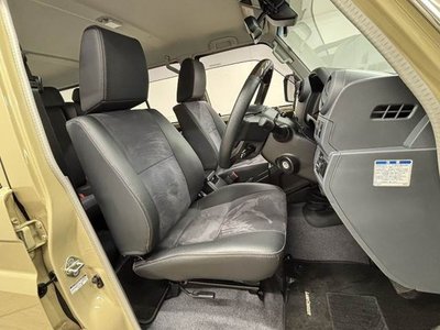 TOYOTA LAND CRUISER 70 - 5
