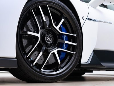 MASERATI MC20 - 6