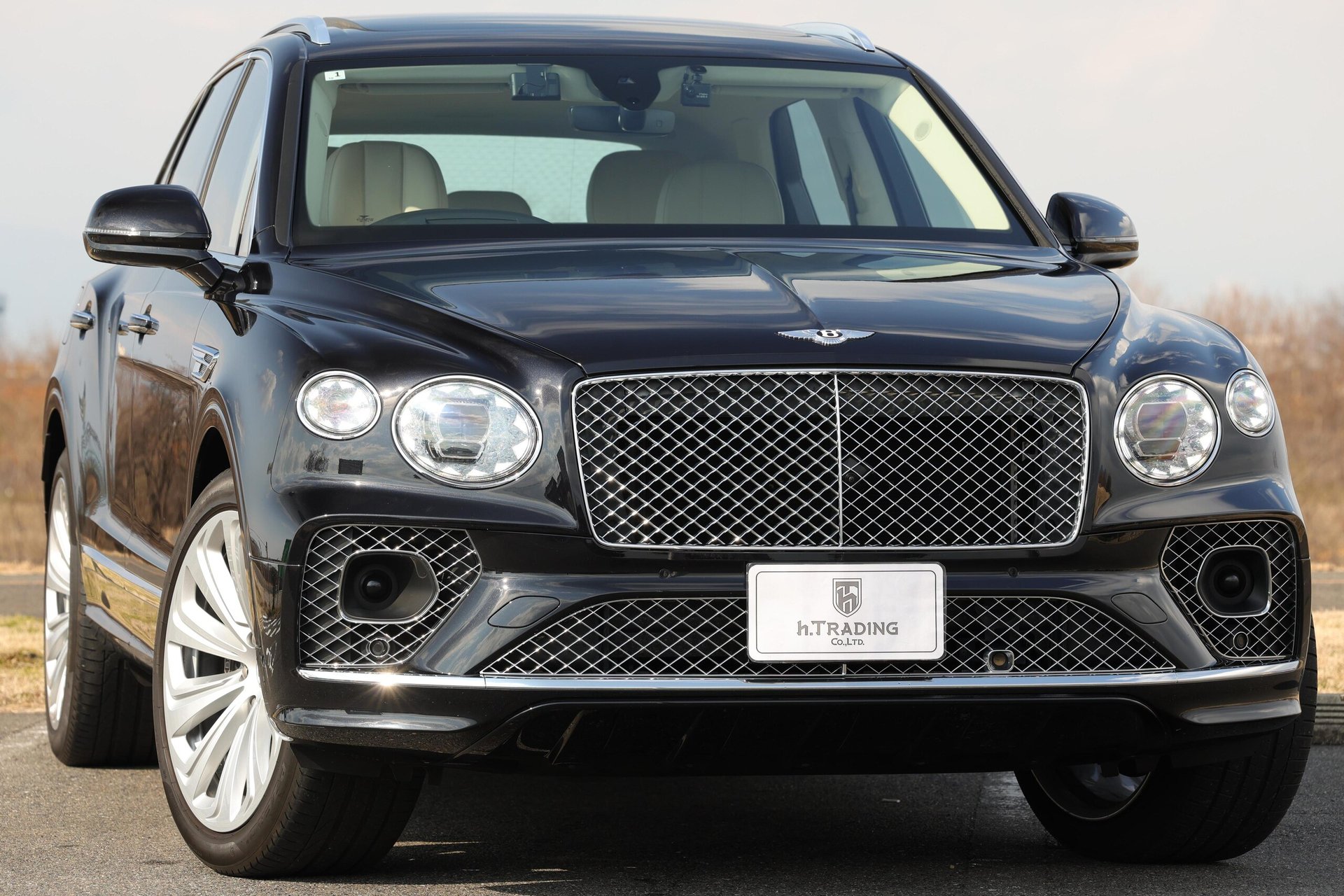 BENTLEY BENTAYGA - View 1