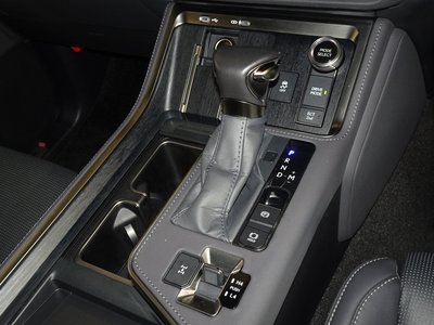 2025 Lexus GX thumbnail 15