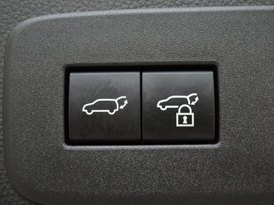 2025 Lexus GX thumbnail 25