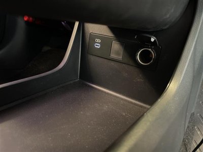 2025 Lexus LBX — миниатюра 12