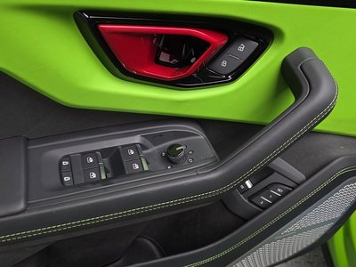 2025 Lamborghini URUS thumbnail 31