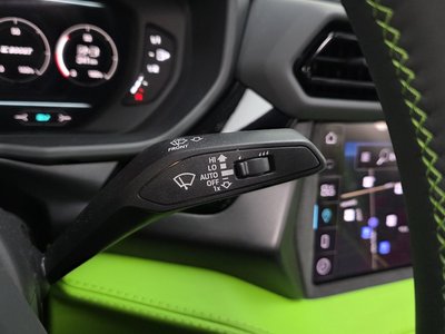 2025 Lamborghini URUS thumbnail 30