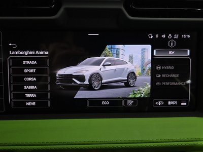 2025 Lamborghini URUS thumbnail 35