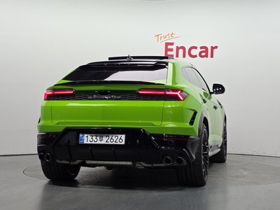 LAMBORGHINI URUS - 4