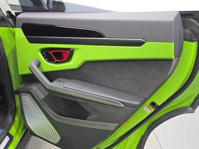 2025 Lamborghini URUS thumbnail 16